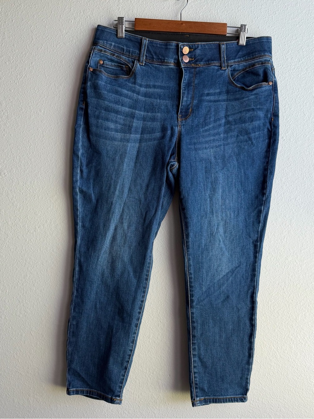 Classic Women's Dark Blue Stretch Jeans